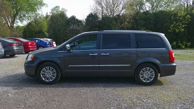 Chrysler Town & Country Limited 2016