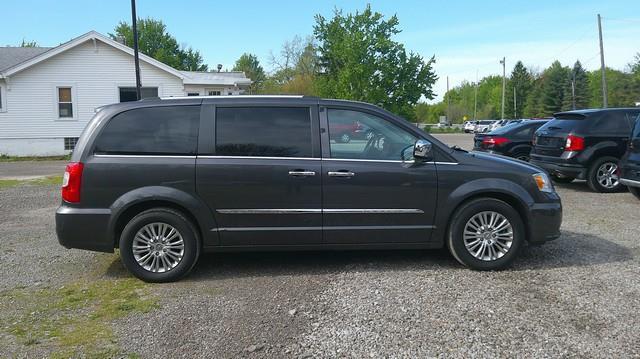 Chrysler Town & Country Limited 2016
