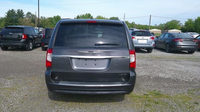 Chrysler Town & Country Limited 2016