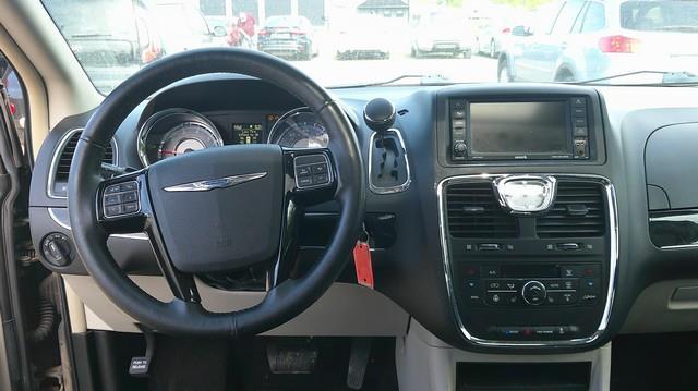 Chrysler Town & Country Limited 2016