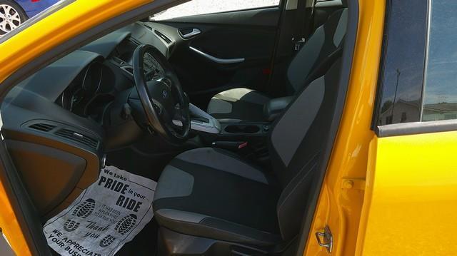 Ford Focus SE 2012
