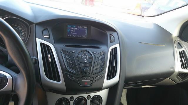 Ford Focus SE 2012