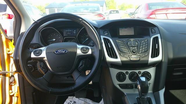 Ford Focus SE 2012