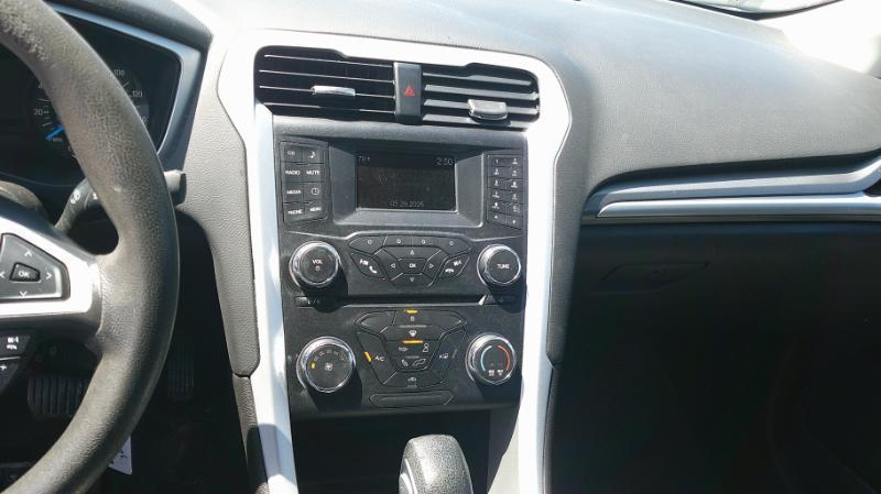 Ford Fusion S 2015
