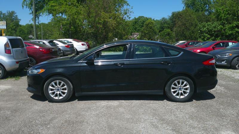 Ford Fusion S 2015