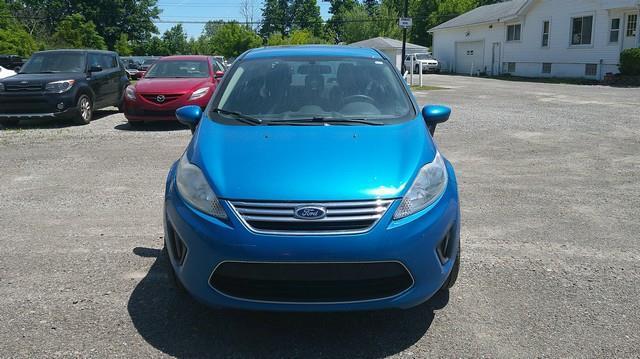 Ford Fiesta SE Sedan 2012