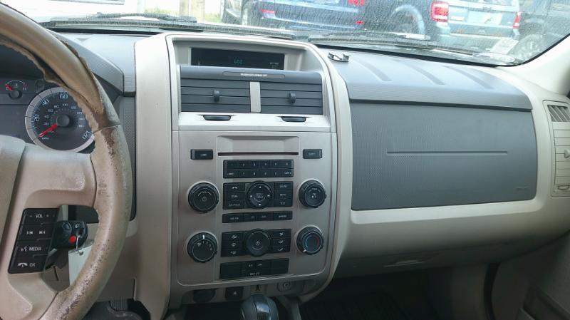 Ford Escape XLT FWD 2010