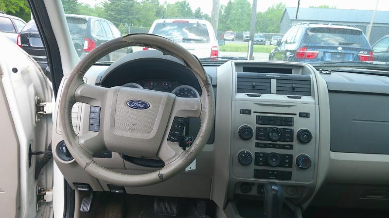Ford Escape XLT FWD 2010
