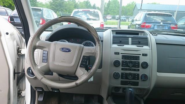 Ford Escape XLT FWD 2010