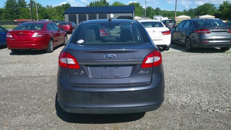Ford Fiesta SE Sedan 2013