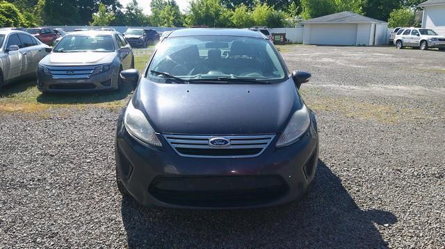 Ford Fiesta SE Sedan 2013