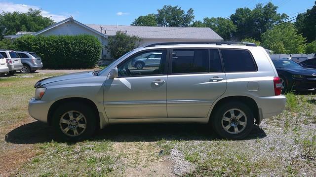 Toyota Highlander V6 2WD with 3rd-Row Seat 2004