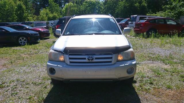 Toyota Highlander V6 2WD with 3rd-Row Seat 2004