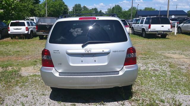 Toyota Highlander V6 2WD with 3rd-Row Seat 2004