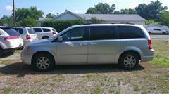 2010 Chrysler Town & Country 