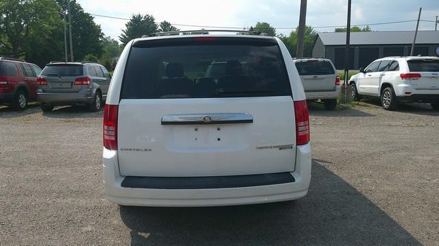 Chrysler Town & Country Touring 2010