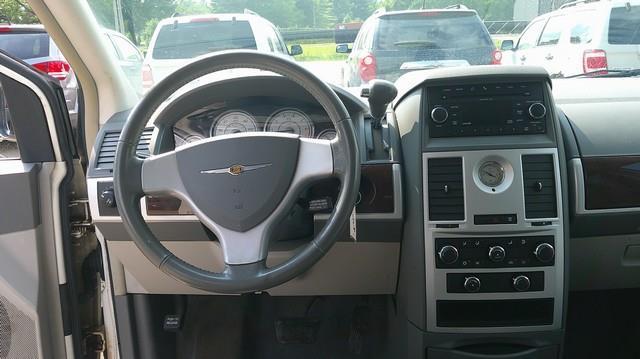 Chrysler Town & Country Touring 2010