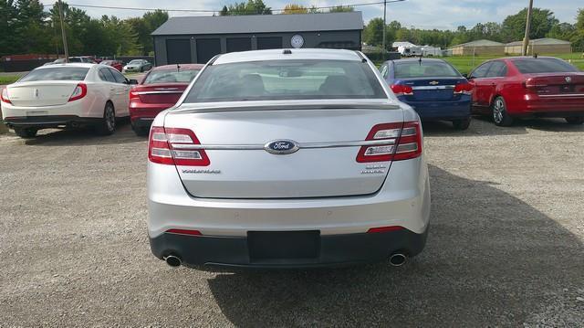 Ford Taurus photo 4