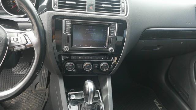 Volkswagen Jetta 1.8T SEL 6A 2017