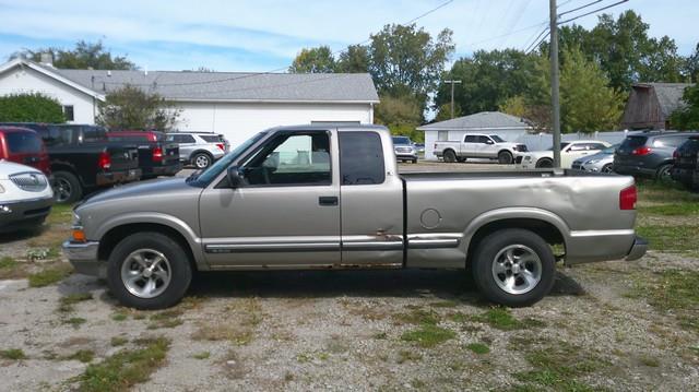 2001 Chevrolet S10 Pickup Ext. Cab 2WD