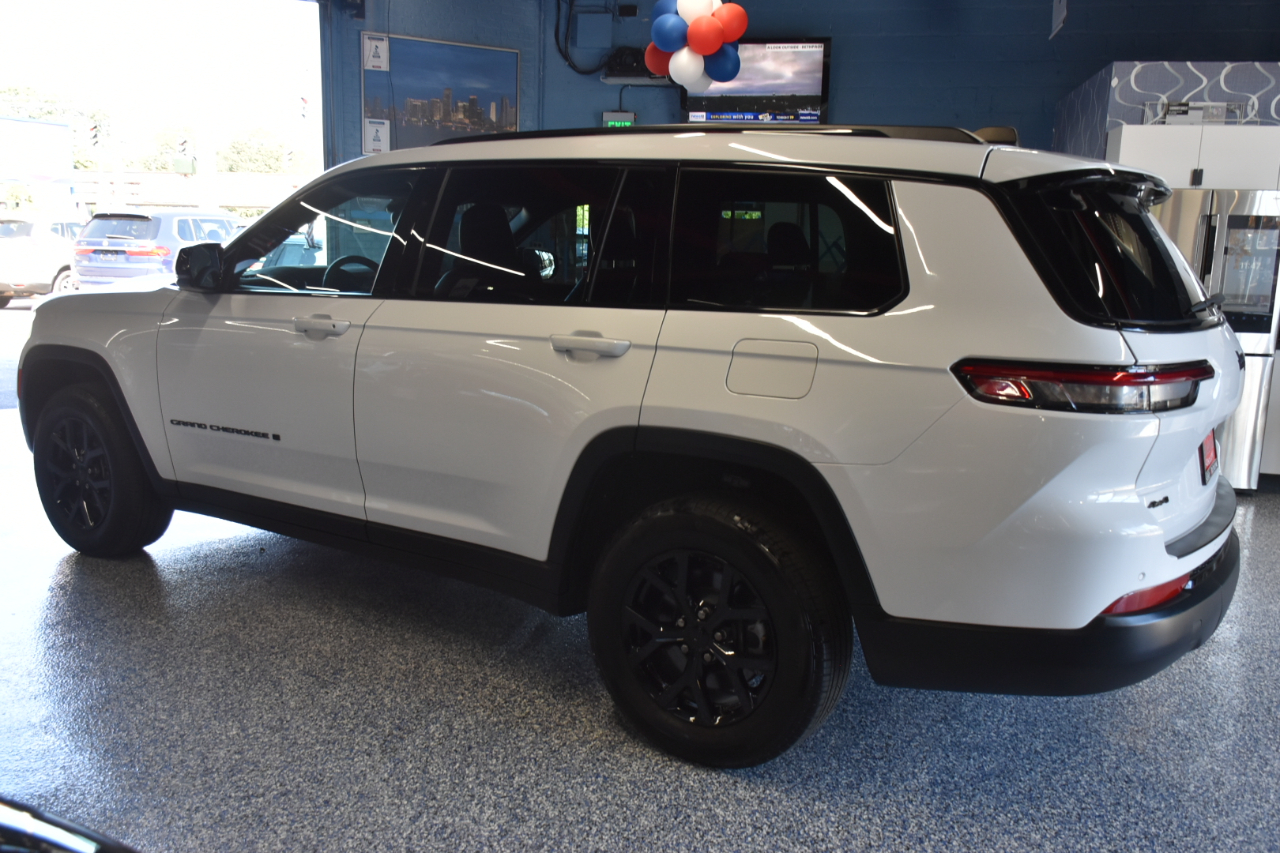 2024 Jeep Grand Cherokee Laredo photo 5