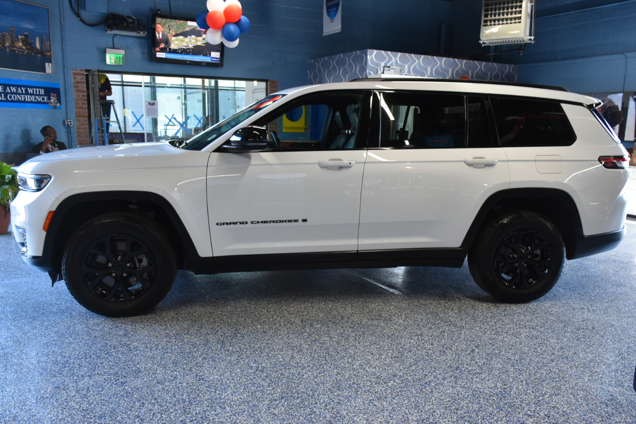 2024 Jeep Grand Cherokee Laredo photo 6