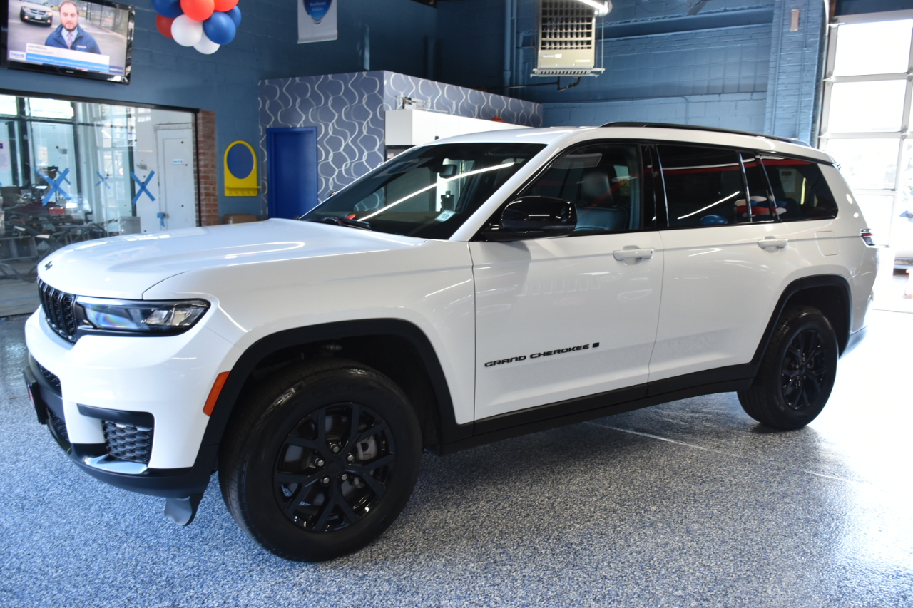 2024 Jeep Grand Cherokee Laredo photo 8