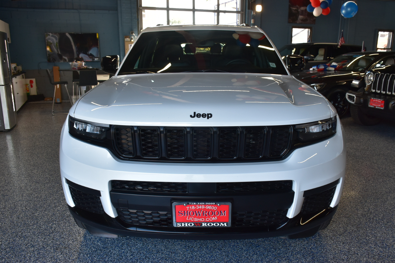 2024 Jeep Grand Cherokee Laredo photo 9