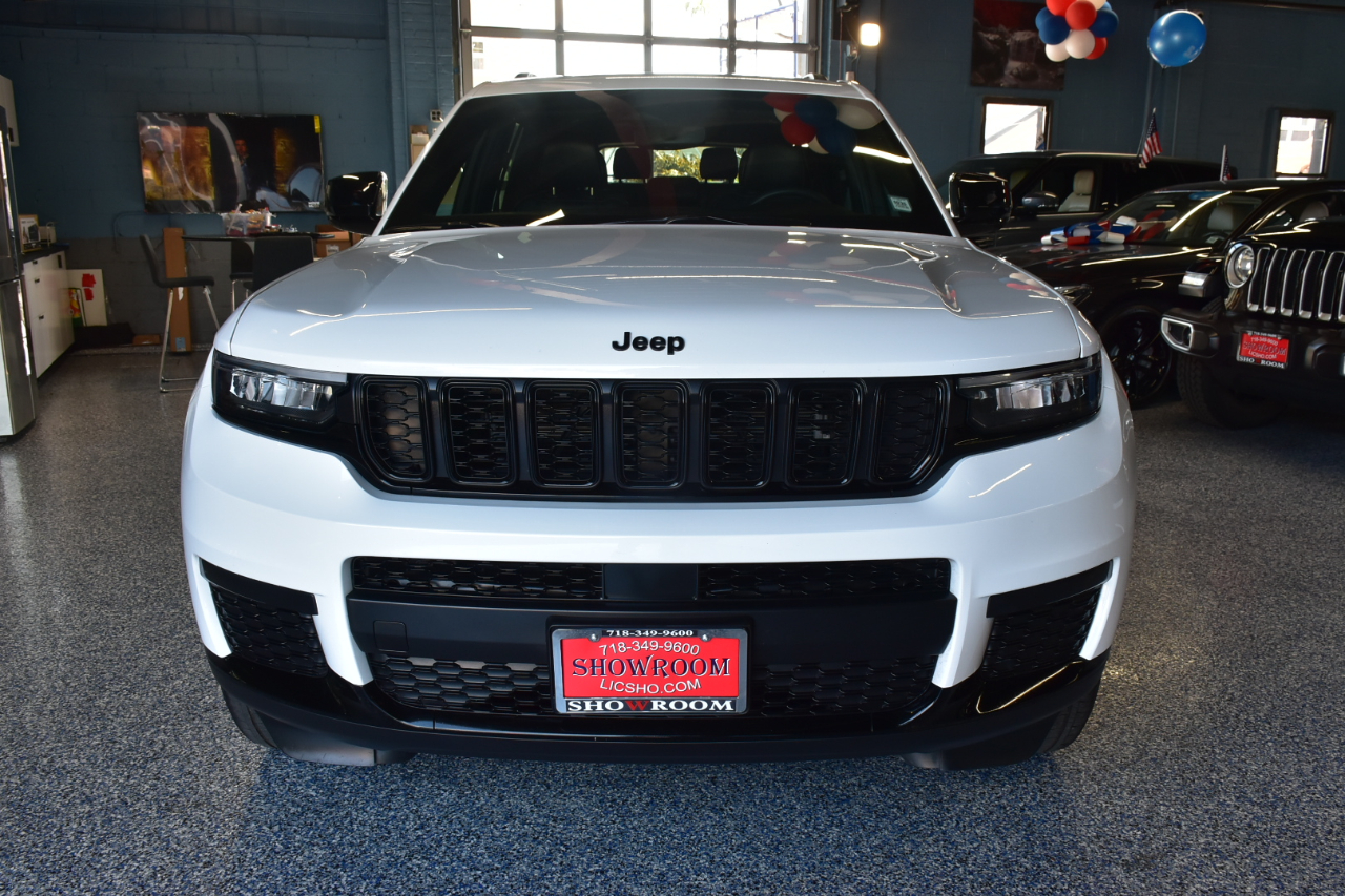 2024 Jeep Grand Cherokee Laredo photo 11