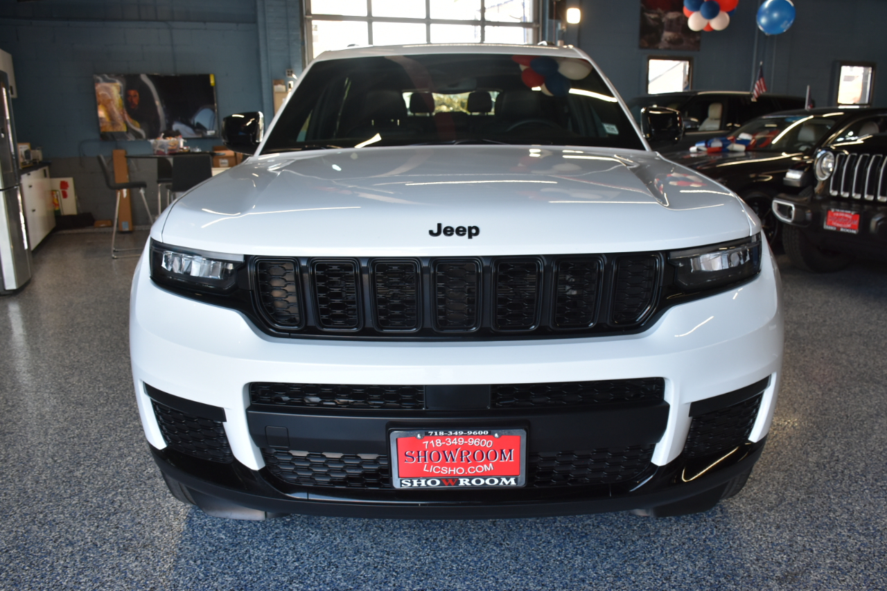 2024 Jeep Grand Cherokee Laredo photo 12