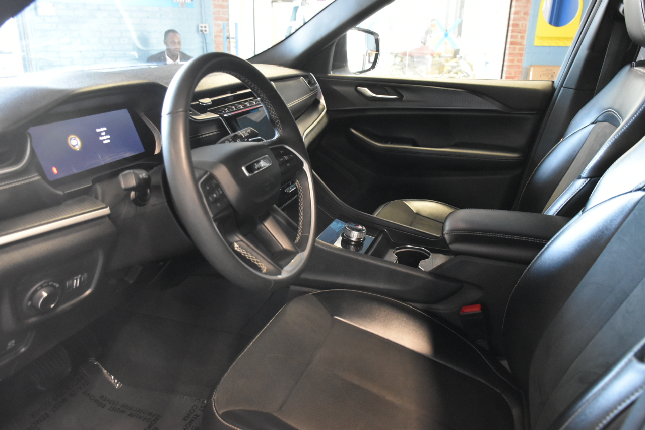 2024 Jeep Grand Cherokee Laredo photo 48
