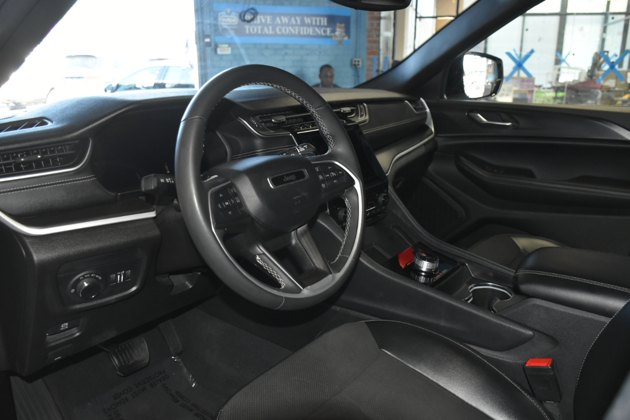2024 Jeep Grand Cherokee Laredo photo 49
