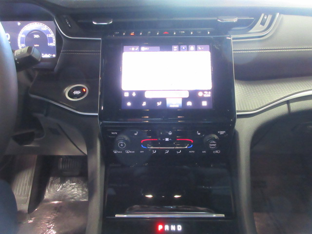 2024 Jeep Grand Cherokee Laredo photo 35
