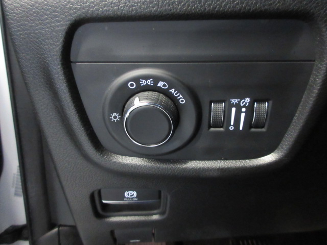 2024 Jeep Grand Cherokee Laredo photo 13