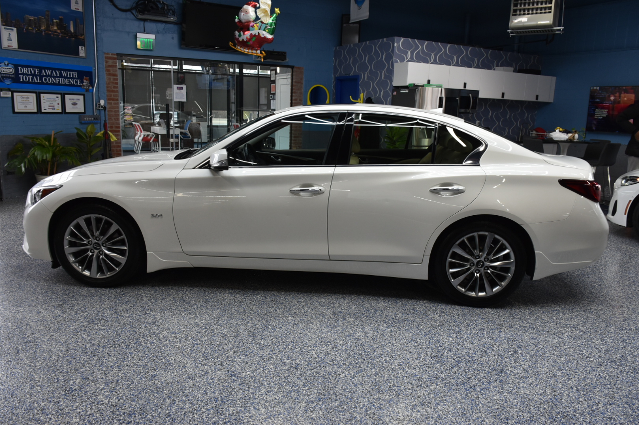 Infiniti Q50 3.0t LUXE AWD 2019