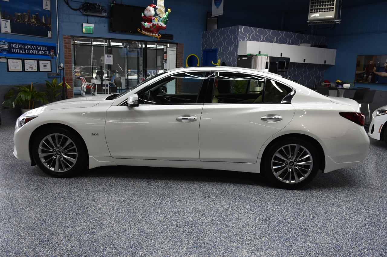 Infiniti Q50 3.0t LUXE AWD 2019