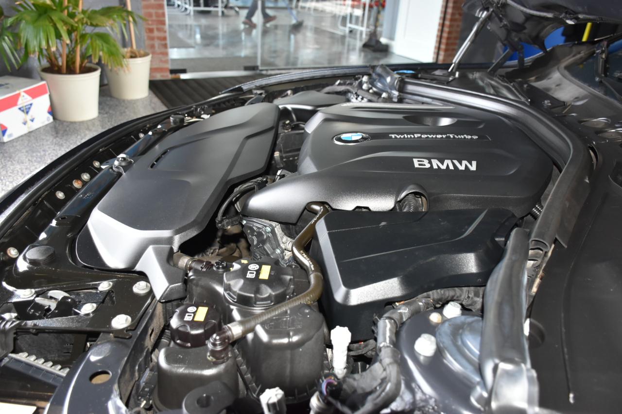 BMW 3-Series 330i xDrive SULEV Sedan 2017