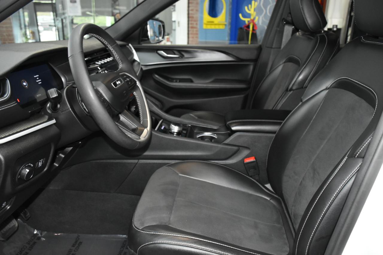 Jeep Grand Cherokee L Laredo 4D SUV 4WD 2024