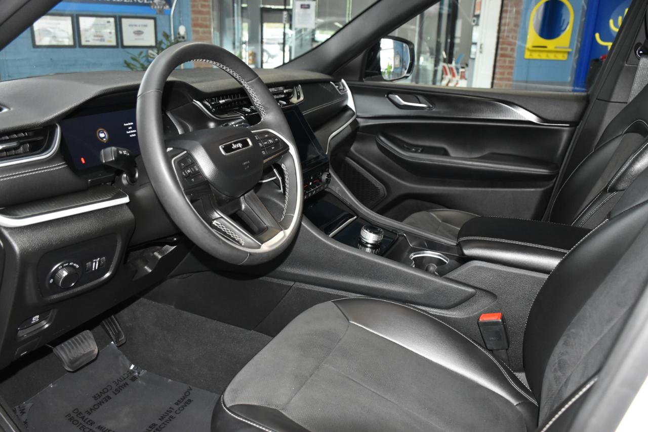 Jeep Grand Cherokee L Laredo 4D SUV 4WD 2024