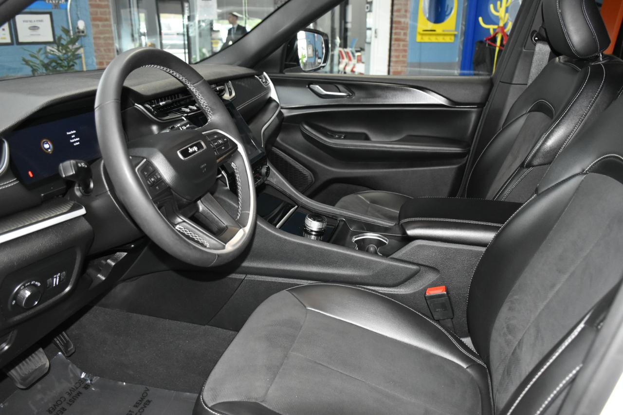 Jeep Grand Cherokee L Laredo 4D SUV 4WD 2024