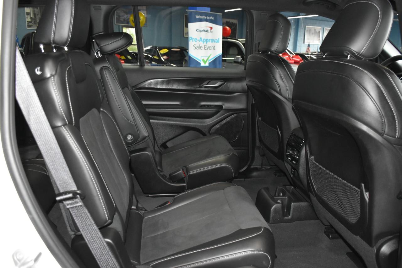 Jeep Grand Cherokee L Laredo 4D SUV 4WD 2024