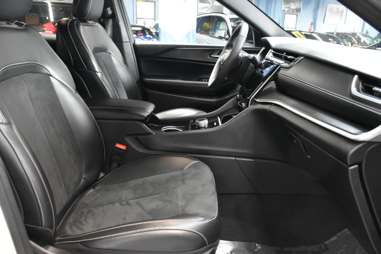 Jeep Grand Cherokee L Laredo 4D SUV 4WD 2024