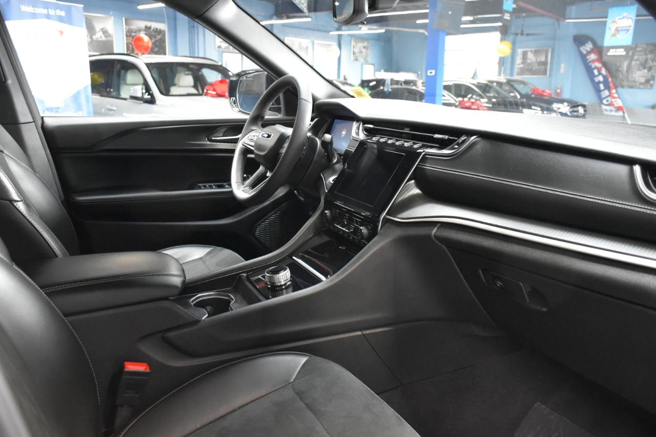 Jeep Grand Cherokee L Laredo 4D SUV 4WD 2024