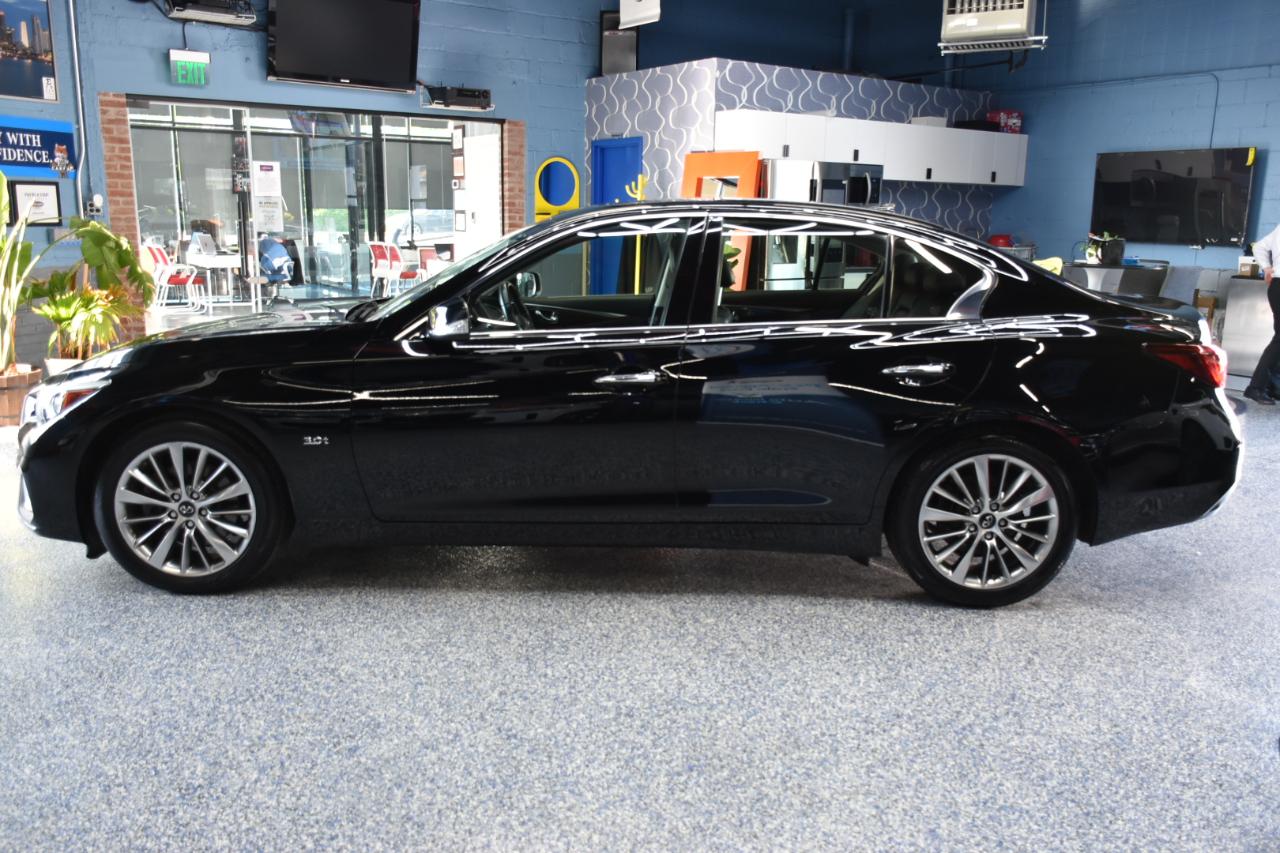 Infiniti Q50 3.0t LUXE AWD 2018
