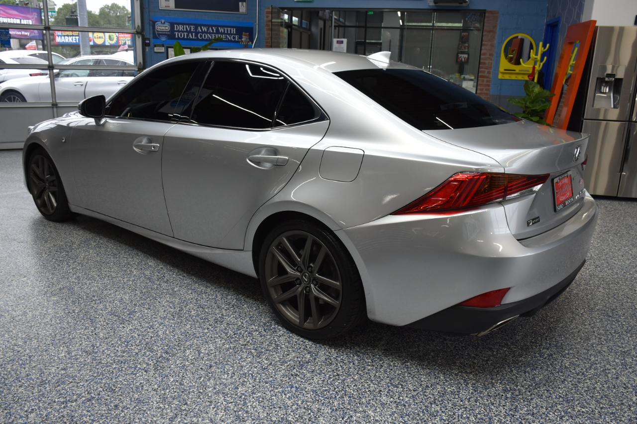 Lexus IS 300 RWD 2019
