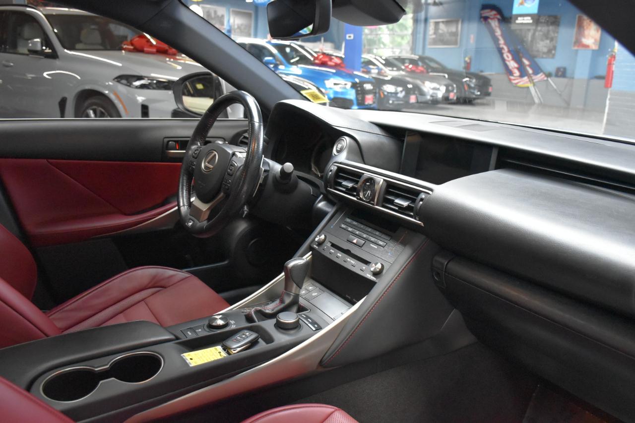 Lexus IS 300 RWD 2019