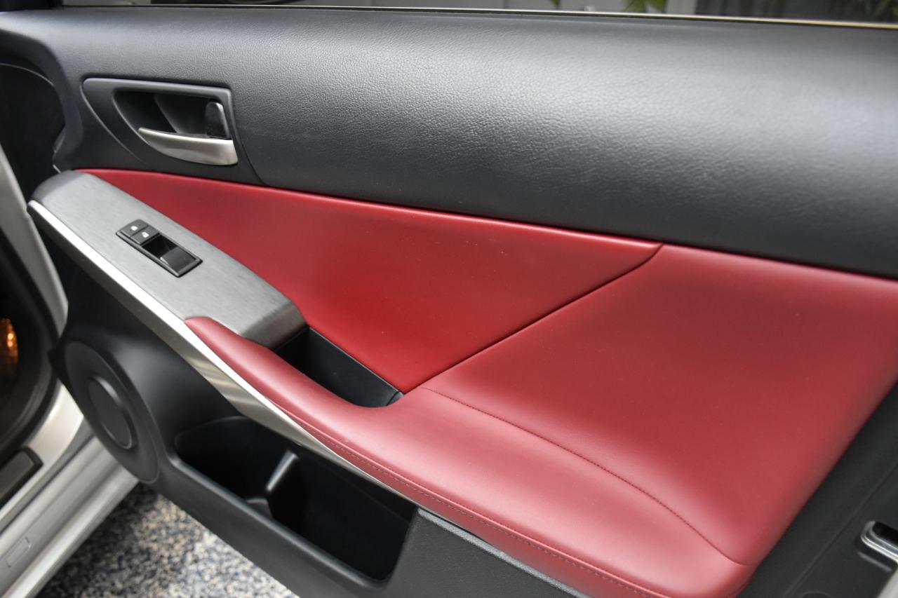 Lexus IS 300 RWD 2019