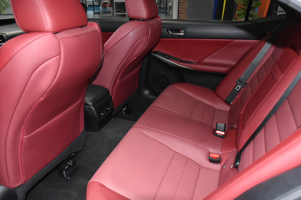 Lexus IS 300 RWD 2019
