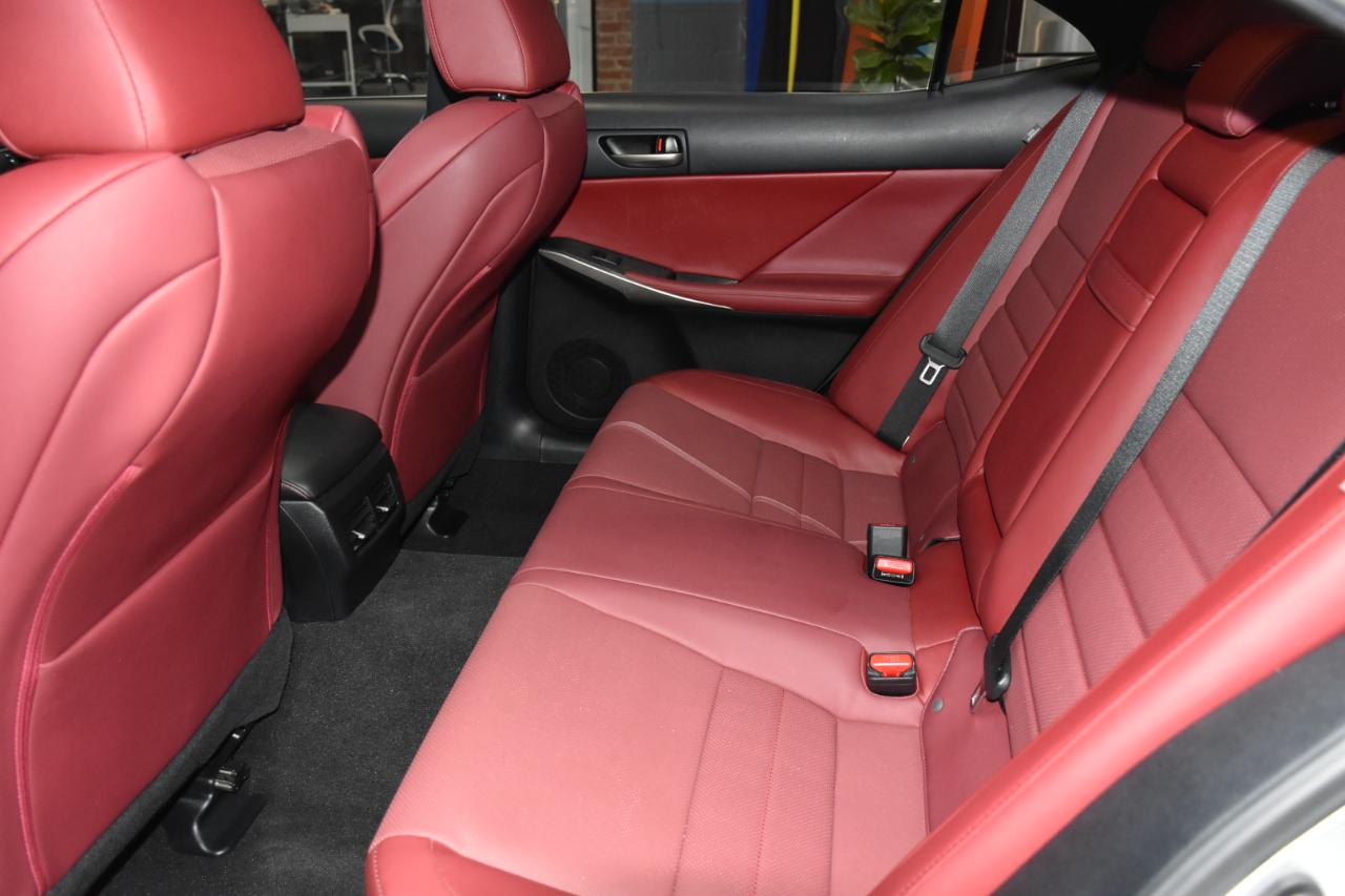 Lexus IS 300 RWD 2019