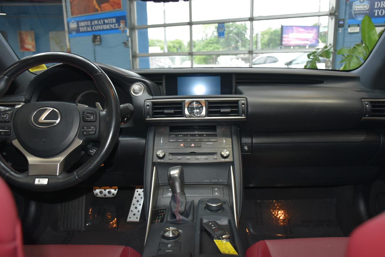 Lexus IS 300 RWD 2019
